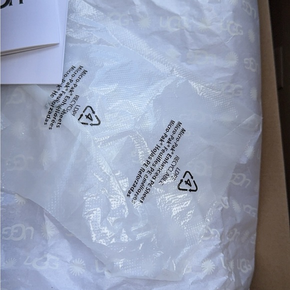 UGG. Black W mini Blakely. Women’s 7. Youth 6. Never worn!!! - Picture 4 of 5